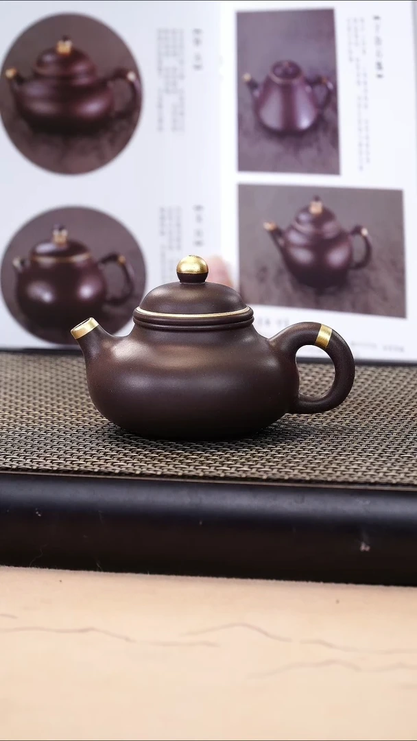 茶壶紫砂四号井茄皮紫泥描金容天150cc