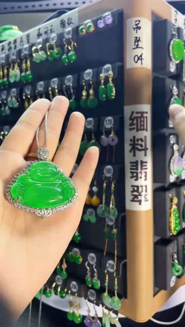 翡翠银S925镶嵌颈饰看....