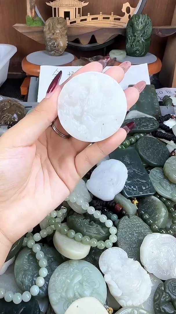 颈饰未镶嵌和田玉1