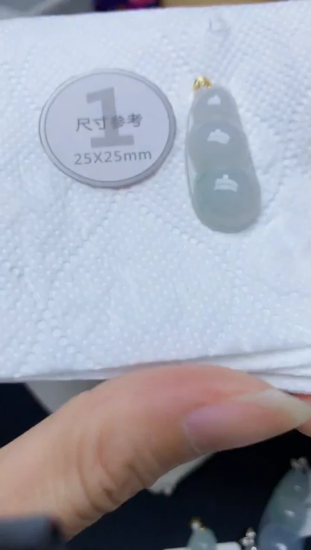 颈饰18K金镶嵌翡翠天然A货翡翠