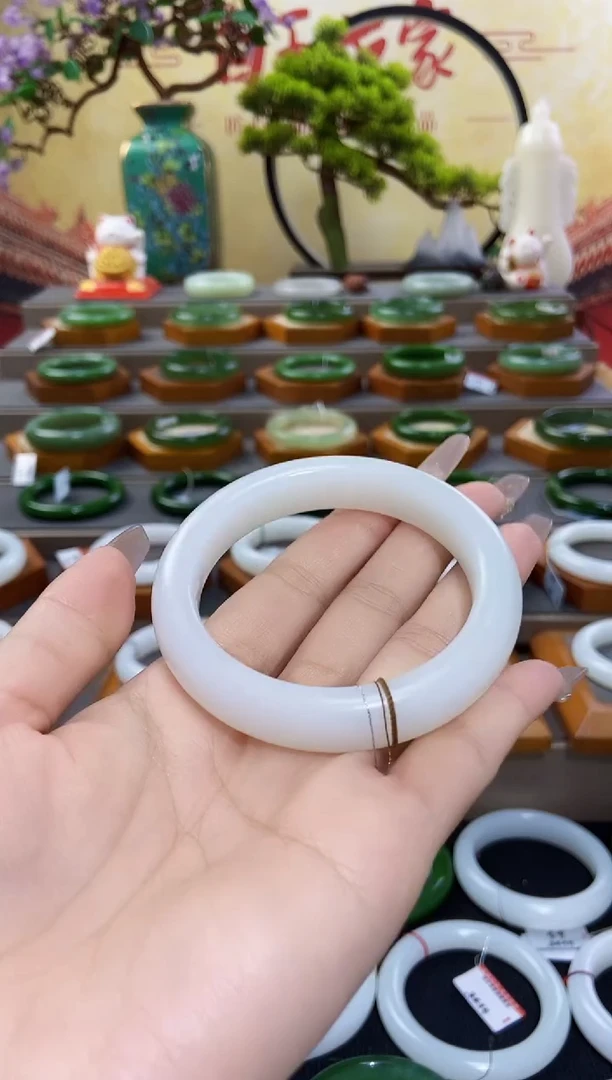 【闪购商品】和田玉手镯未镶嵌和田玉/山流水手镯56