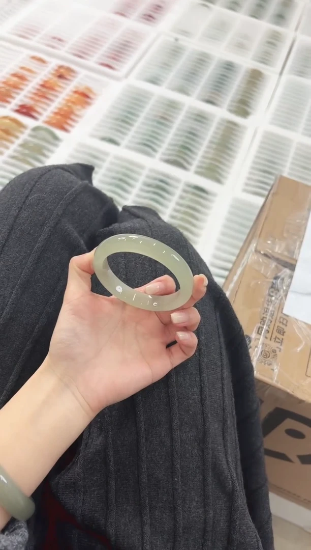 未镶嵌手镯石英质玉15-56D