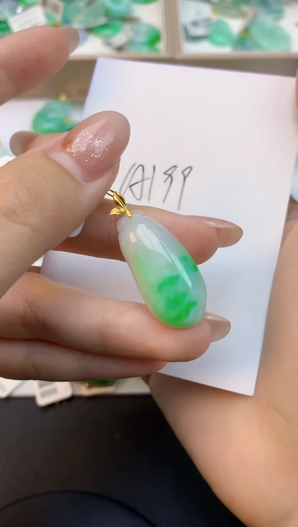 颈饰18K金镶嵌翡翠天然缅甸a货翡翠百元以上9元证书费自理