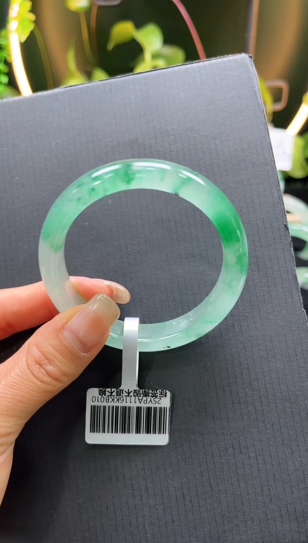 【闪购商品】石英质玉手镯未镶嵌+艳艳54