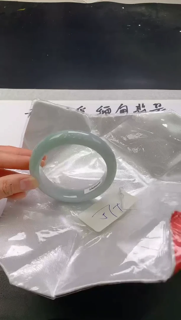 翡翠手镯未镶嵌150