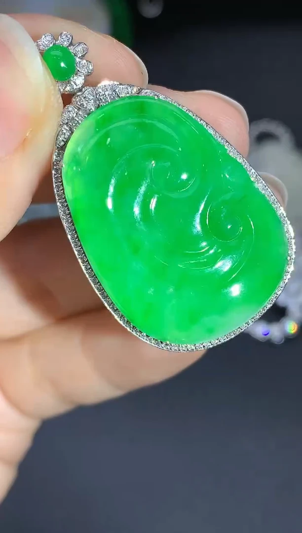 颈饰18K金镶嵌翡翠692中国好珍宝