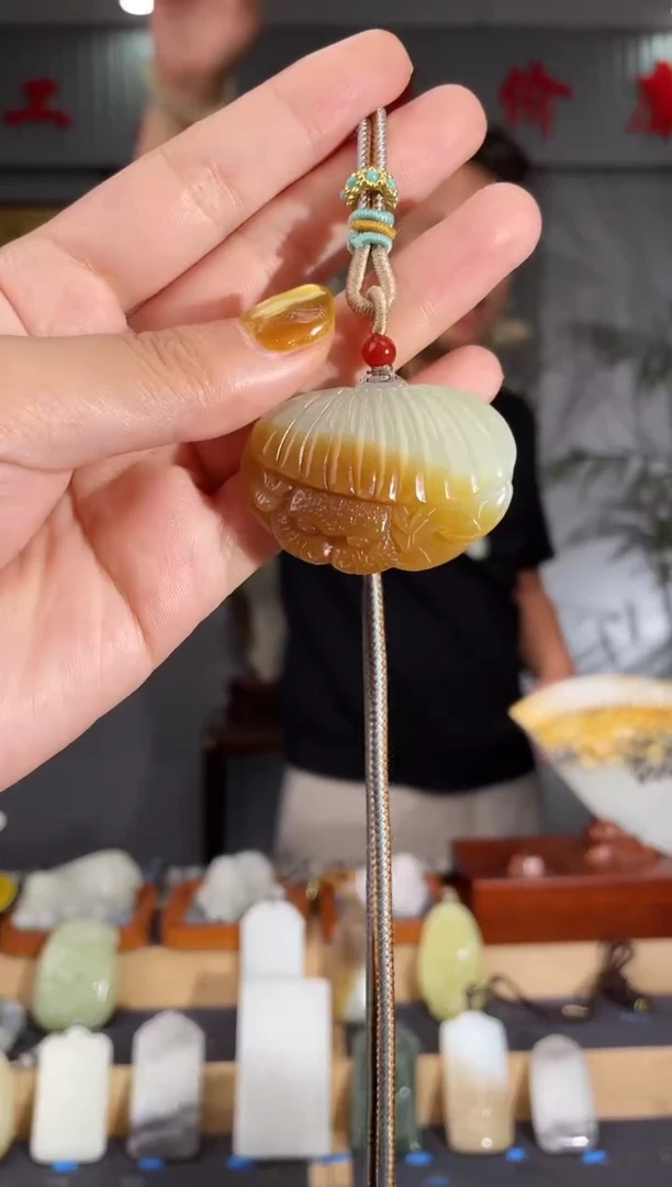 和田玉未镶嵌颈饰1