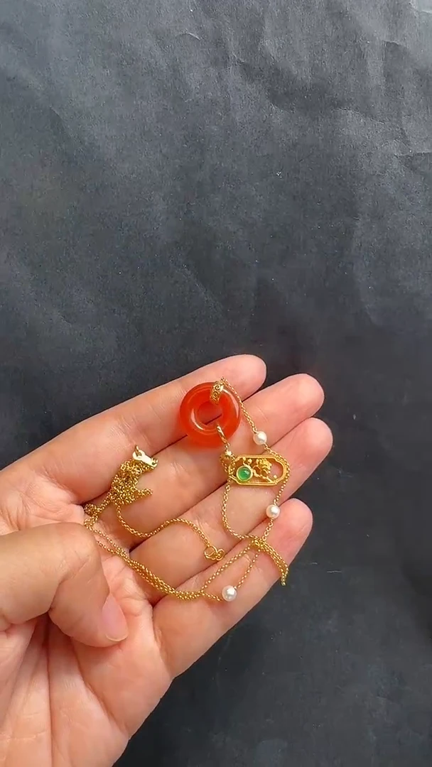 18K金镶嵌颈饰玛瑙/玉髓吊坠