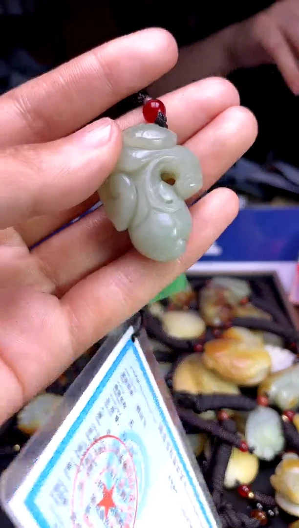 和田玉未镶嵌颈饰1