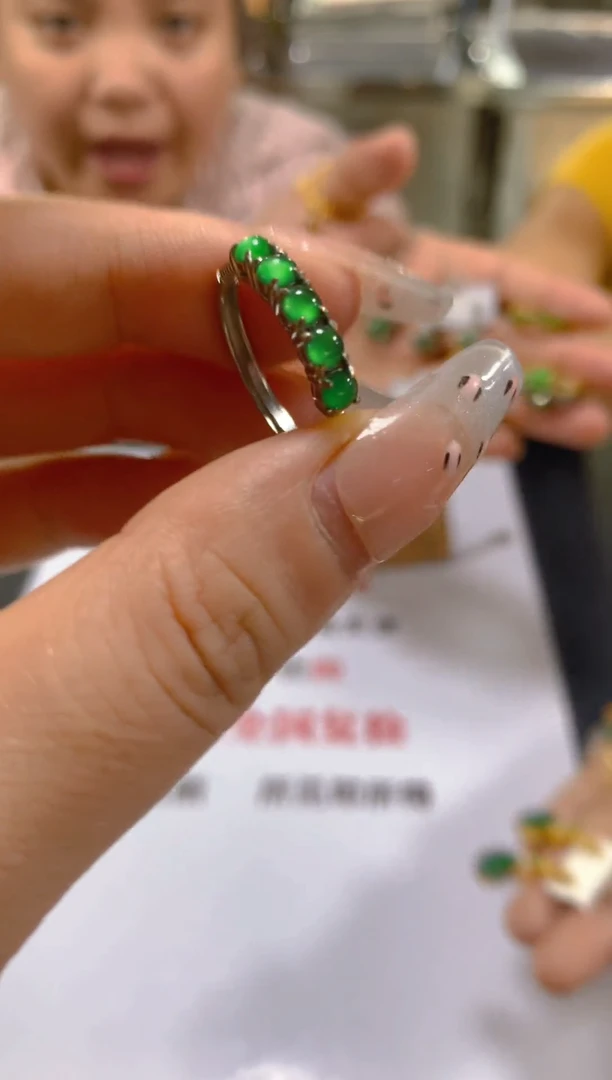 未镶嵌戒指翡翠多样性发一