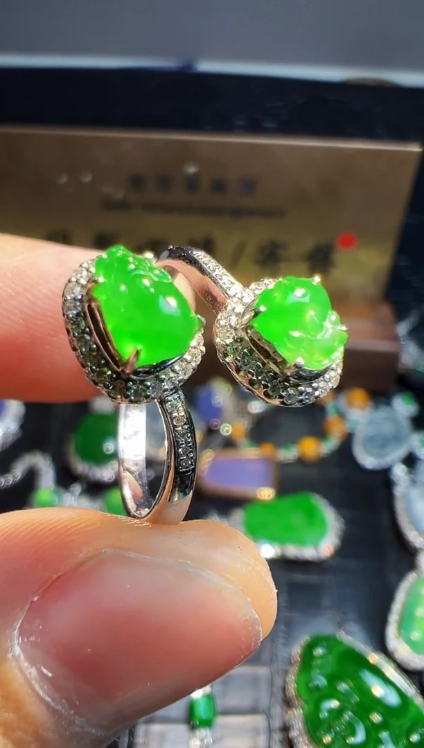 【闪购商品】翡翠戒指18K金镶嵌翡翠回流