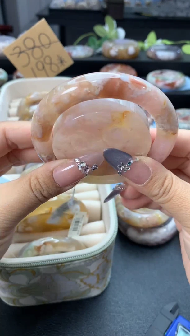 未镶嵌手镯石英质玉（55-56圈口）赠送镯心