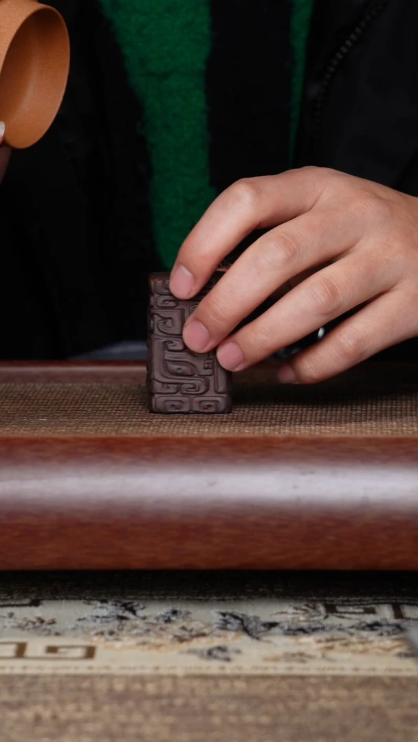 【闪购商品】紫砂茶宠盖置青铜纹