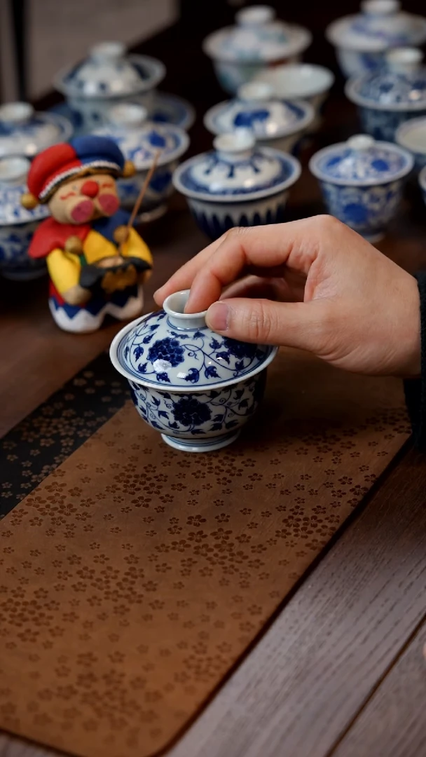 【闪购商品】130缠枝花卉盖碗1111111111