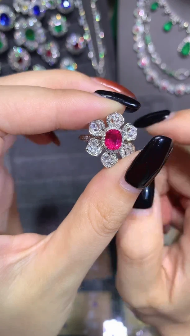 18K金镶嵌戒指红宝石1.0CT