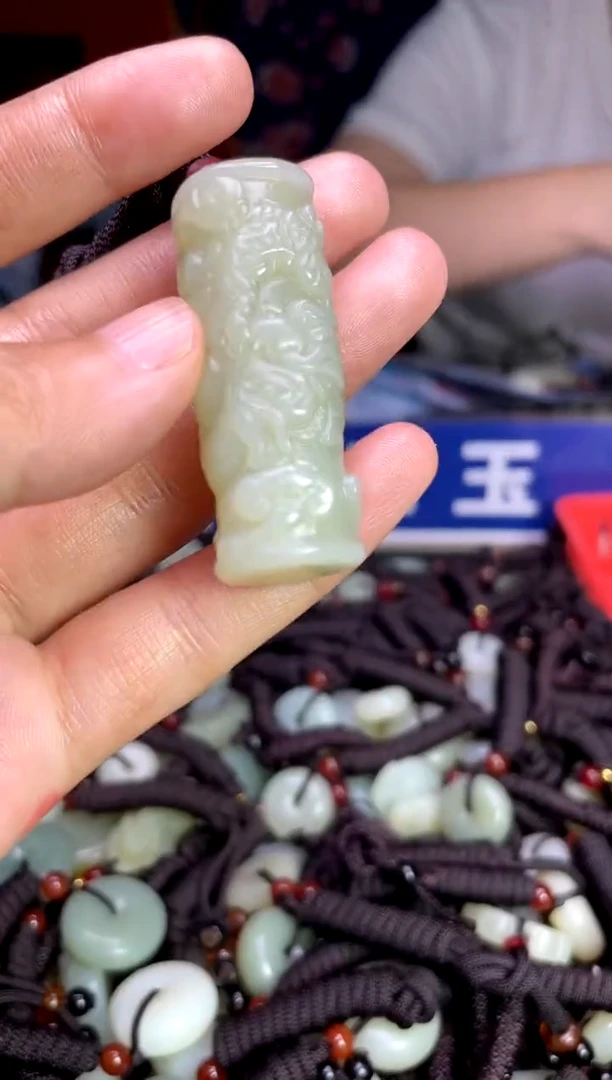 未镶嵌和田玉挂件1