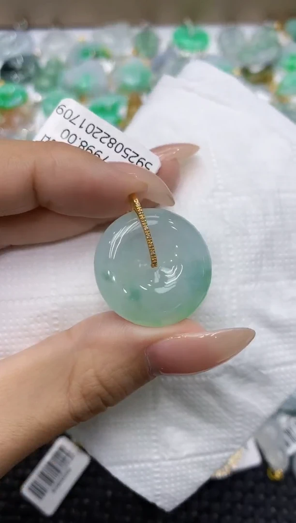 颈饰18K金镶嵌翡翠111111111111