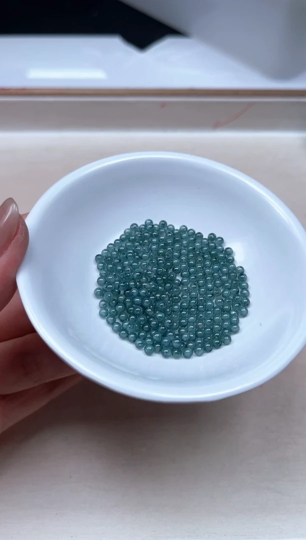 蓝宝石散珠未镶嵌D509 湖水蓝宝石3mm20个15元