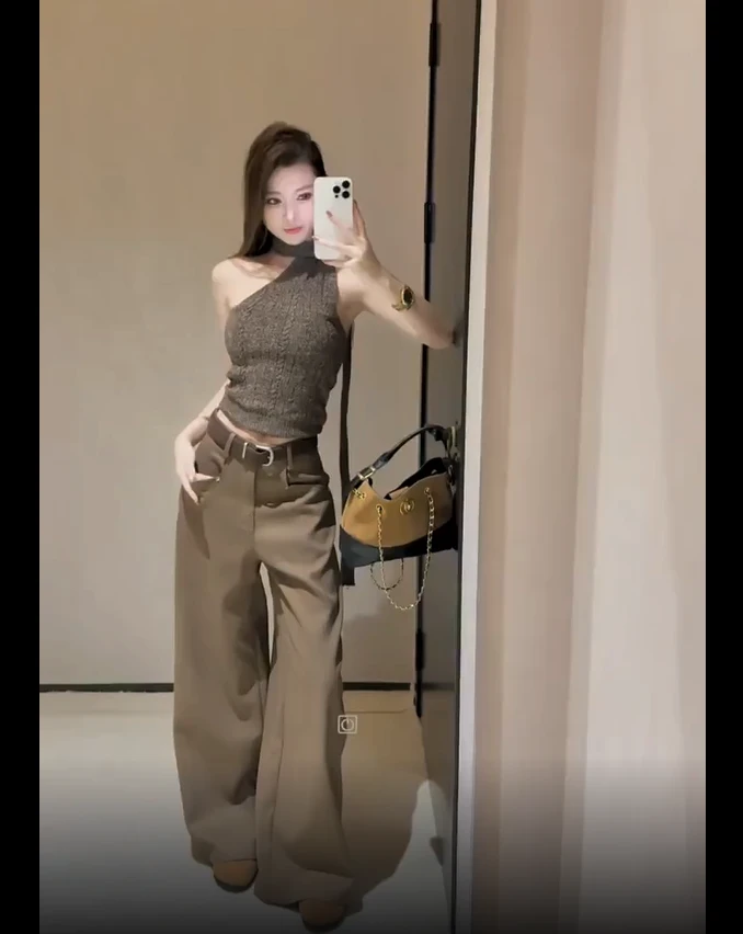 2025夏季百搭时尚斜肩挂脖吊带上衣配设计感高级感慵懒风阔腿裤子