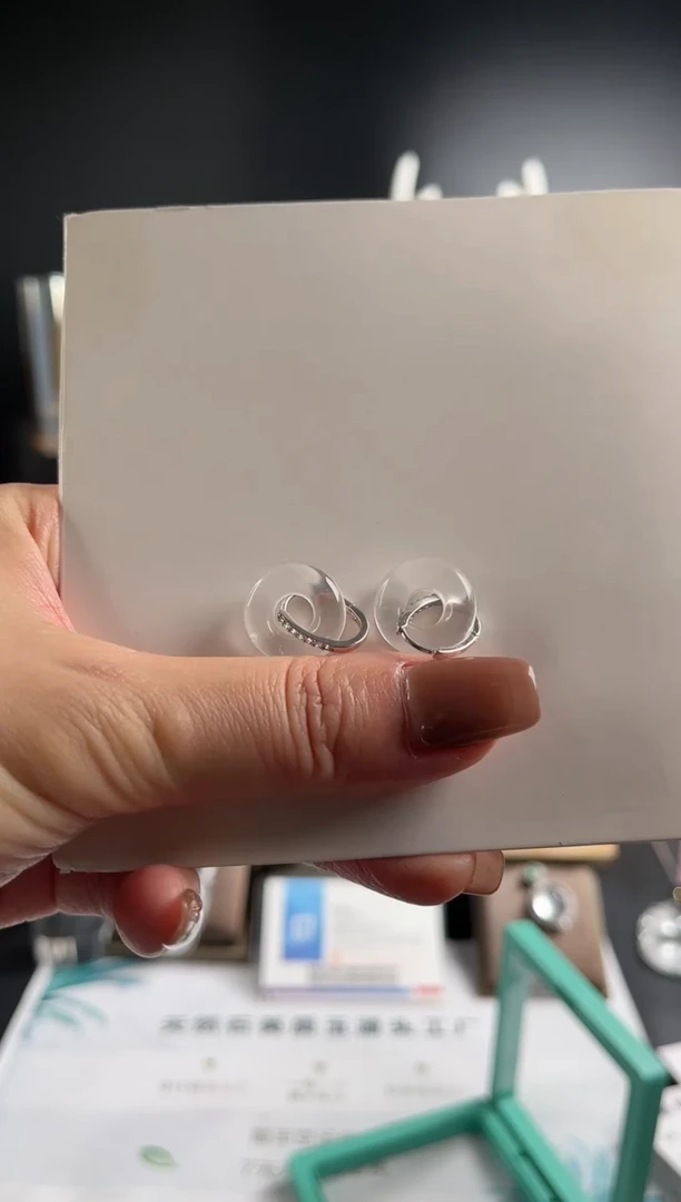 【闪购商品】石英质玉耳饰银S925镶嵌天天天天的猫