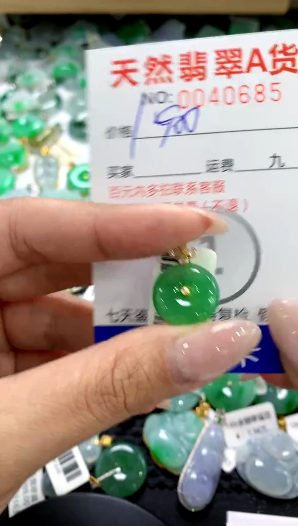 翡翠18K金镶嵌颈饰1111111111111111