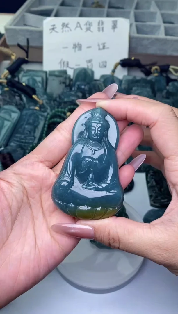 颈饰未镶嵌翡翠