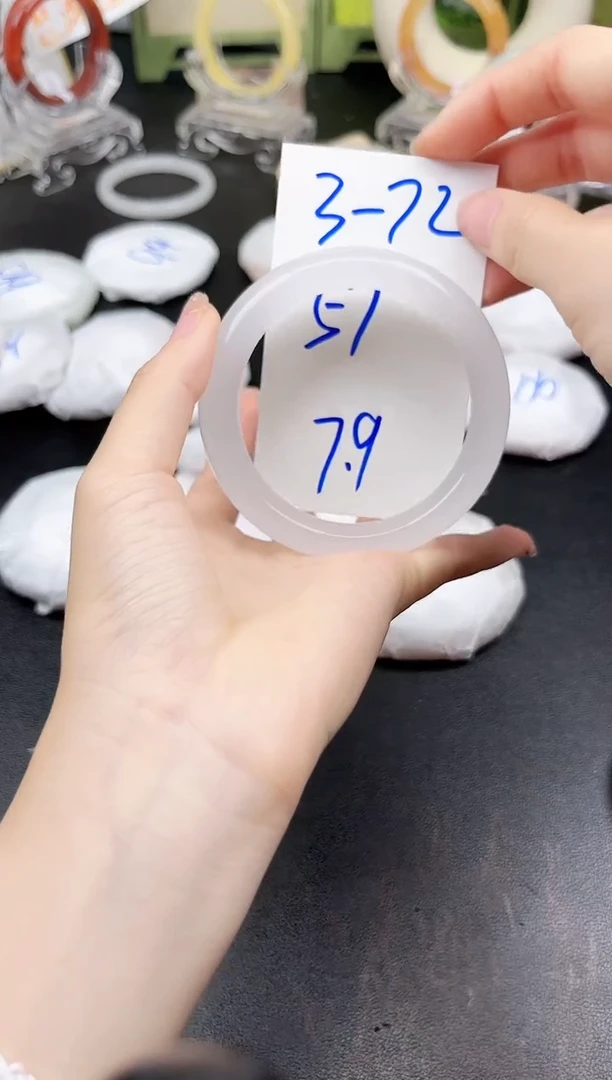 未镶嵌手镯石英质玉3-72