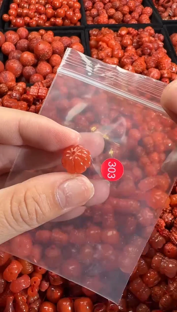 南红玛瑙未镶嵌颈饰1