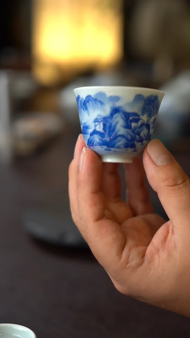 景德镇全手工手绘青花山水小主人杯