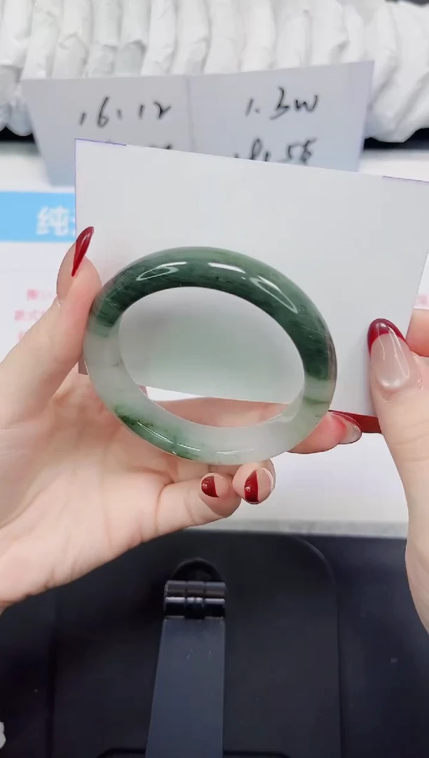 【闪购商品】石英质玉手镯未镶嵌149