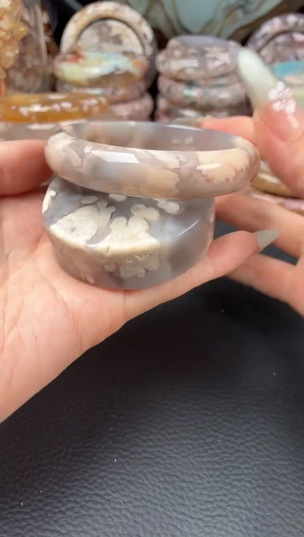 石英质玉手镯（圆镯）未镶嵌59.1