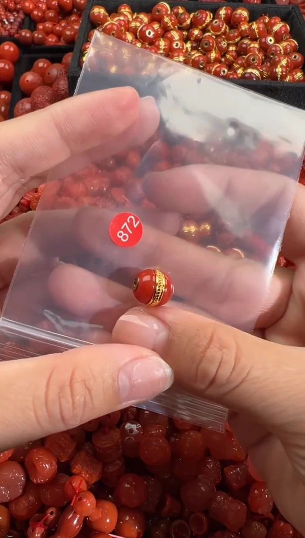 南红玛瑙未镶嵌颈饰1