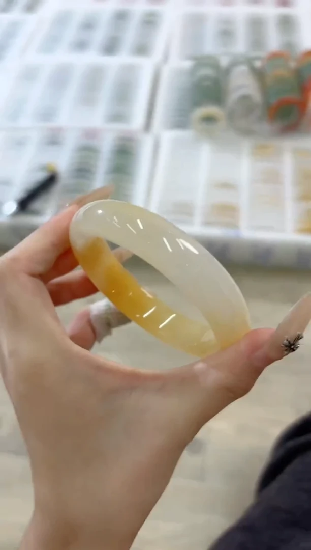 未镶嵌手镯石英质玉136-62HU