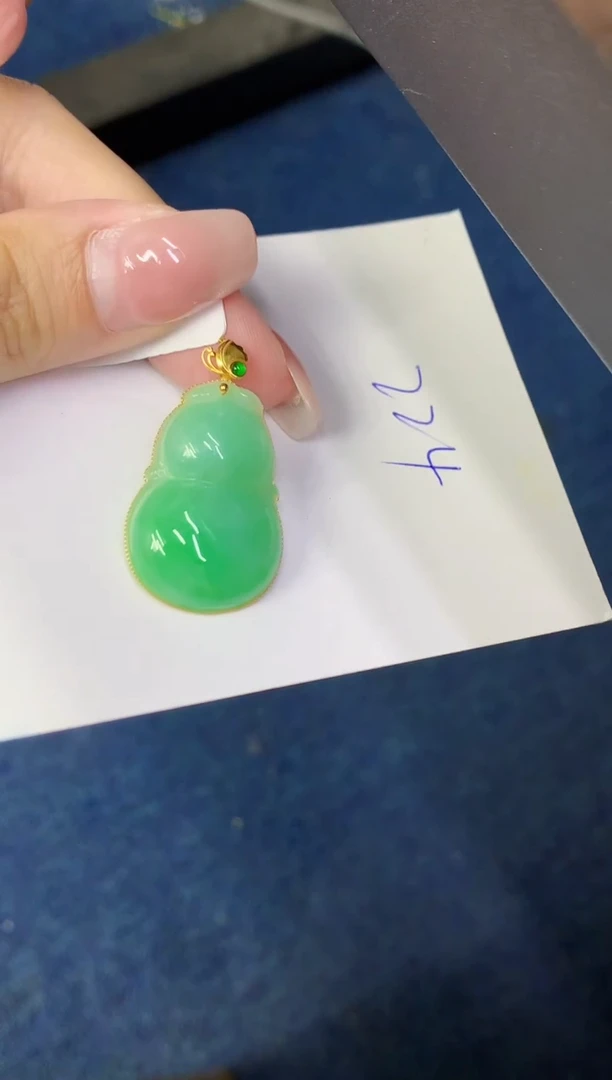 翡翠18K金镶嵌颈饰缅甸天然翡翠A货