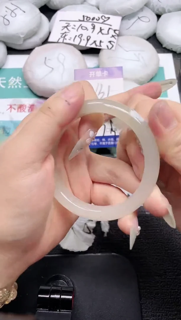 未镶嵌手镯石英质玉132-60