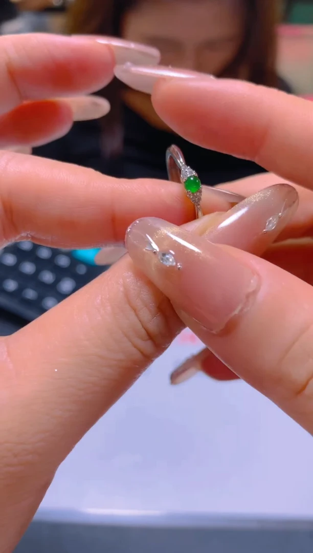 未镶嵌戒指翡翠多样性发一