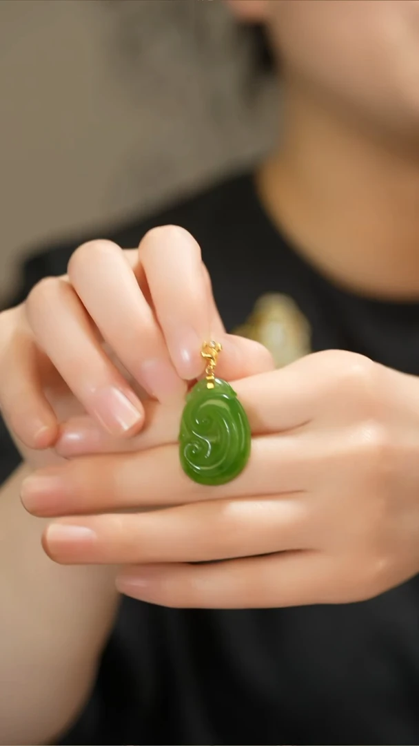 吊坠(不含链)18K金镶嵌和田玉（碧玉）吊坠