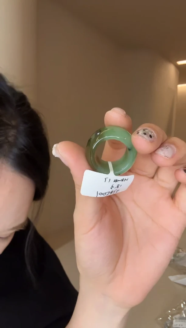 未镶嵌戒指和田玉17码带皮猕猴桃
