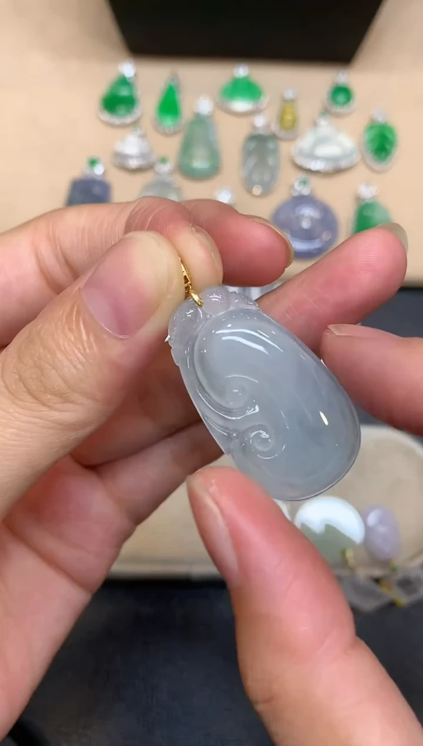 颈饰18K金镶嵌翡翠如意【无服务费