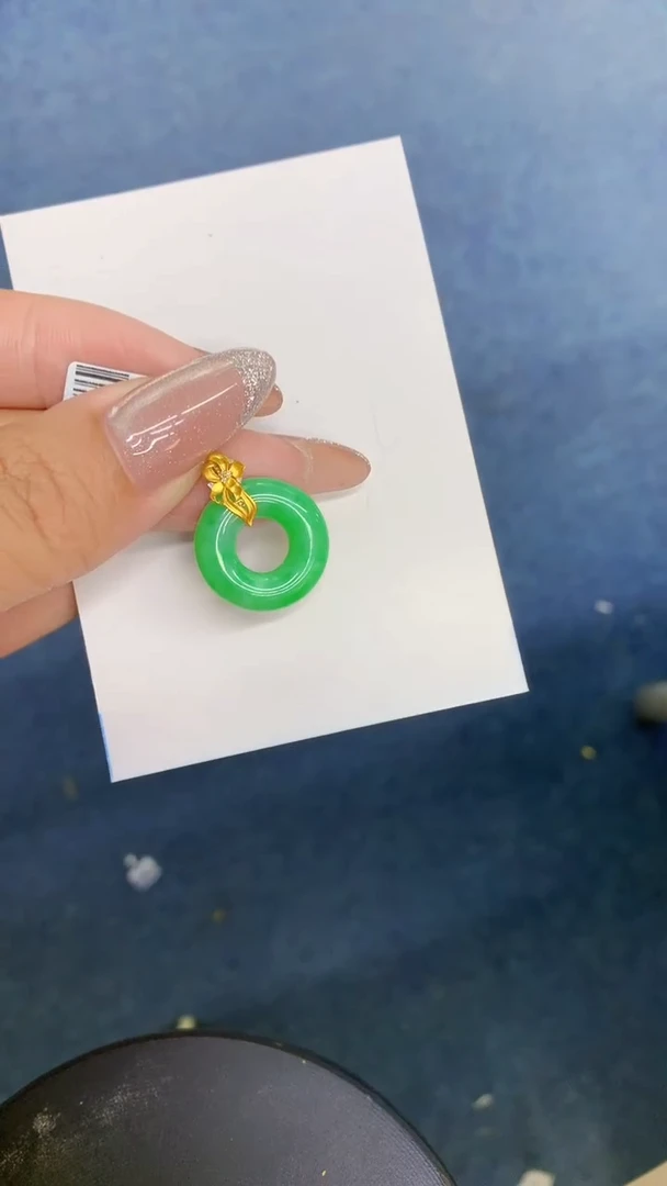 颈饰18K金镶嵌翡翠1