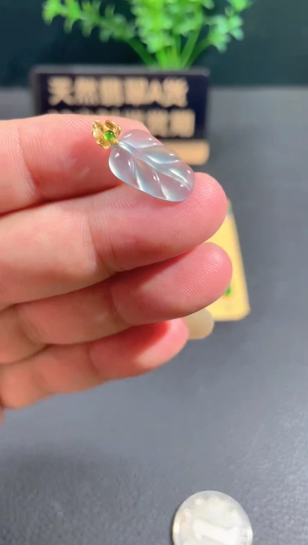 翡翠18K金镶嵌颈饰翡翠