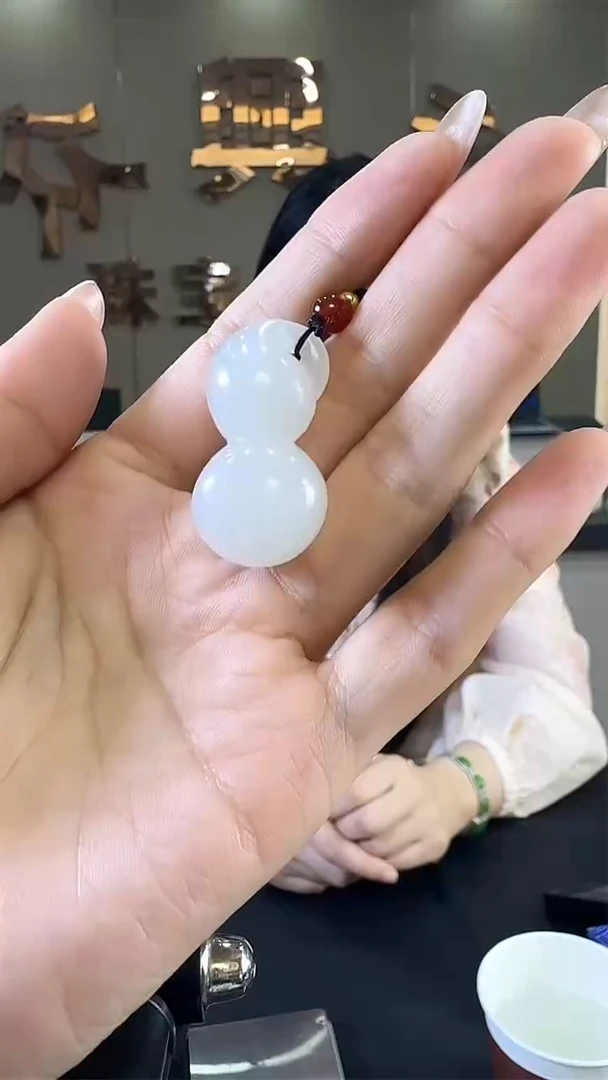 和田玉未镶嵌颈饰吊坠