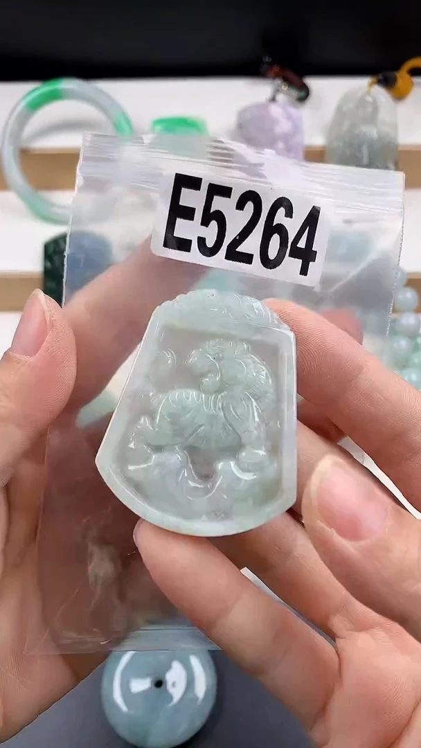 颈饰未镶嵌翡翠天然翡翠吊坠挂件