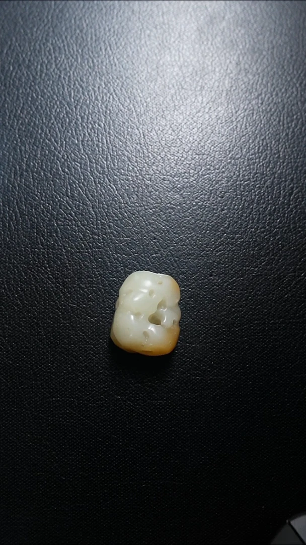 颈饰未镶嵌和田玉吊坠