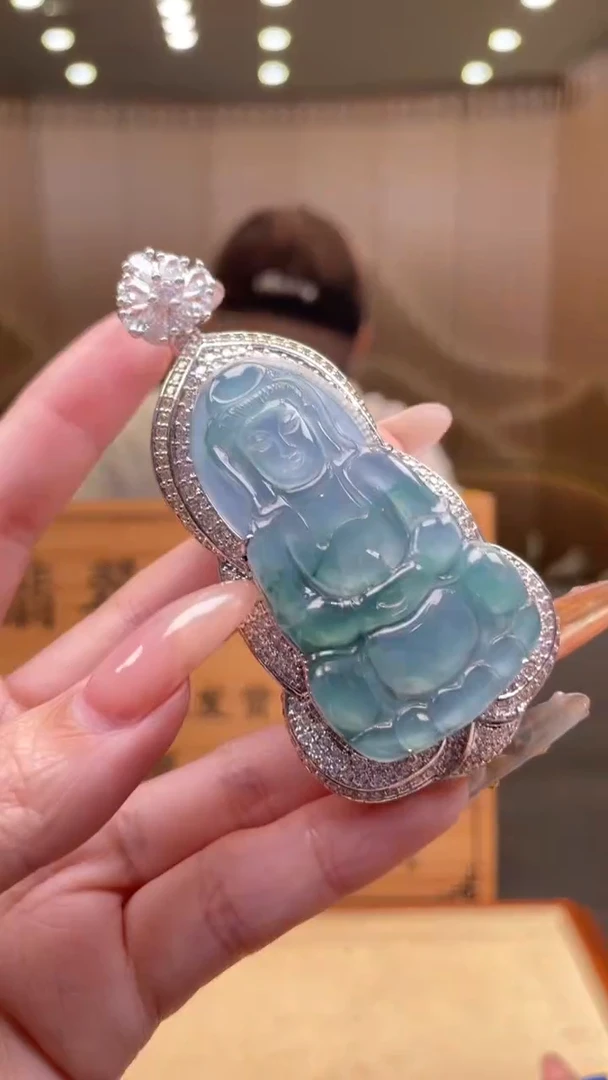 翡翠未镶嵌颈饰            *623