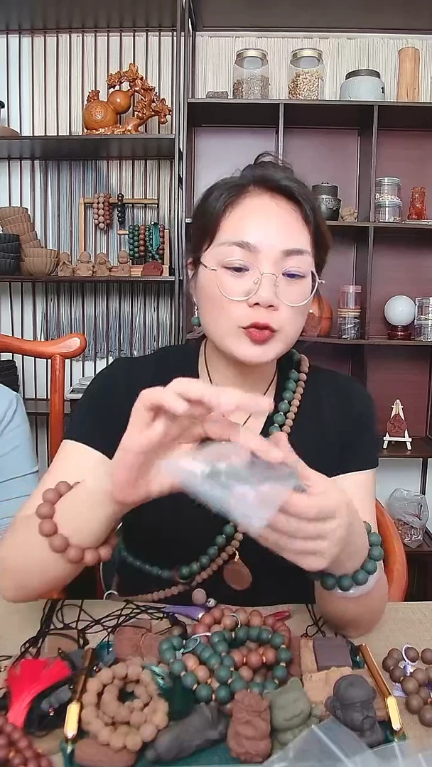 木红麝香方耳饰银