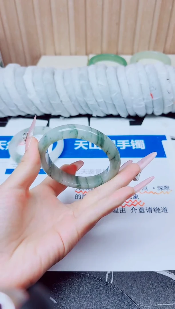未镶嵌手镯石英质玉104/56.3
