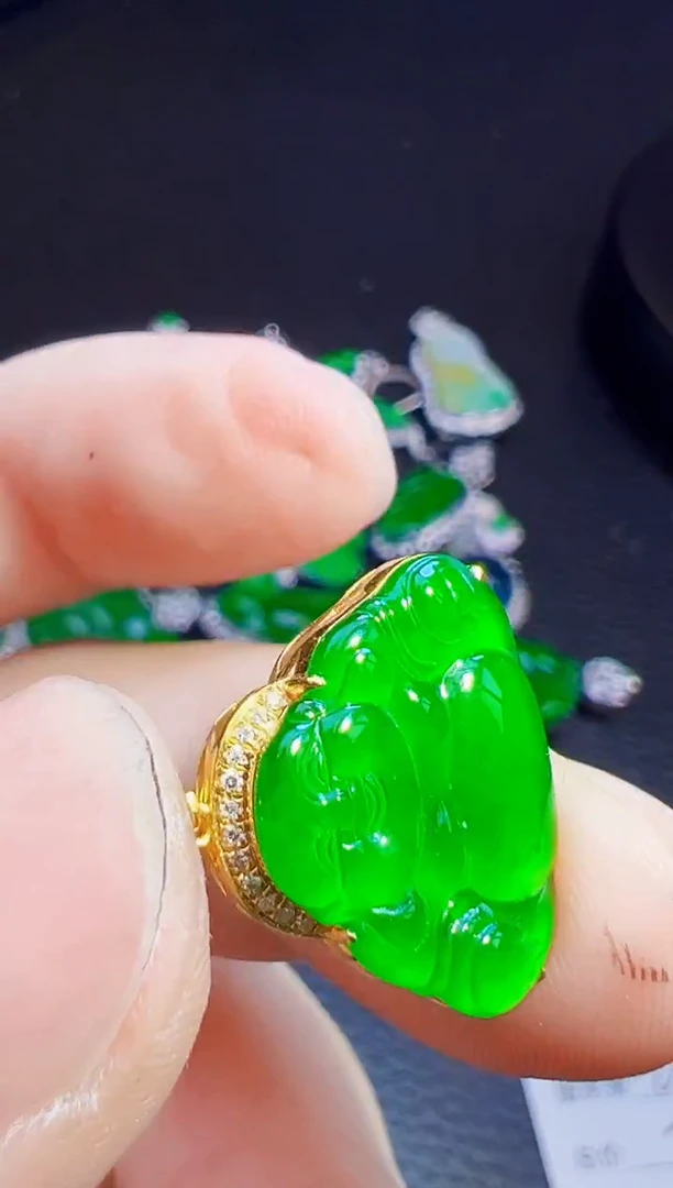 颈饰18K金镶嵌翡翠L翡翠