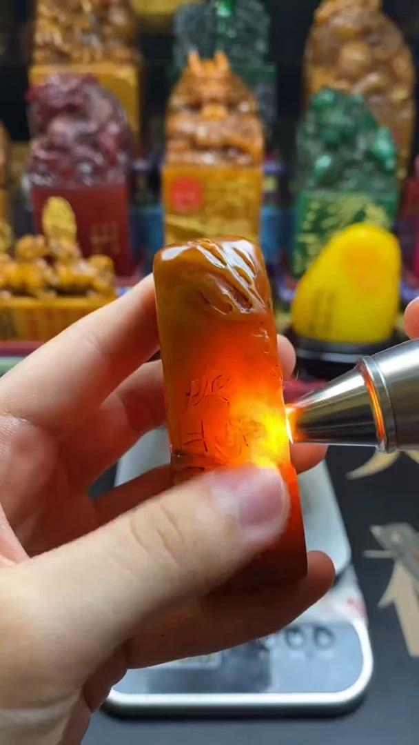 寿山石印石田黄薄意雕竖章