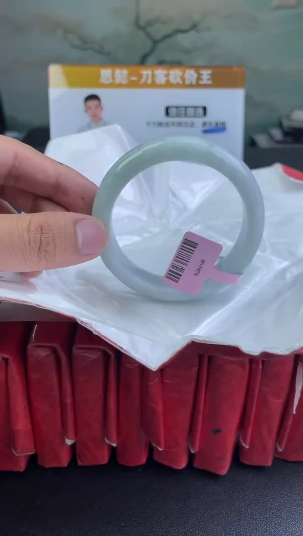 翡翠手镯未镶嵌8